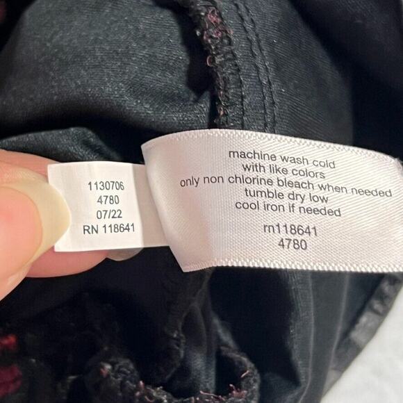 Lane Bryant Dress Shirt 16 Classic Black And Red Floral Flirty Cropped - Picture 11 of 13